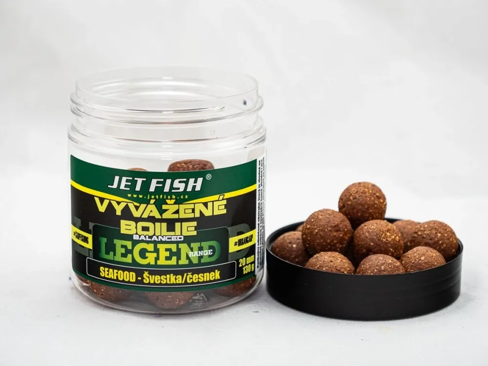 Jet Fish Vyvážené Boilie Legend Range 250ml-20mm - SEAFOOD - ŠVESTKA/ČESNEK Oblíbený