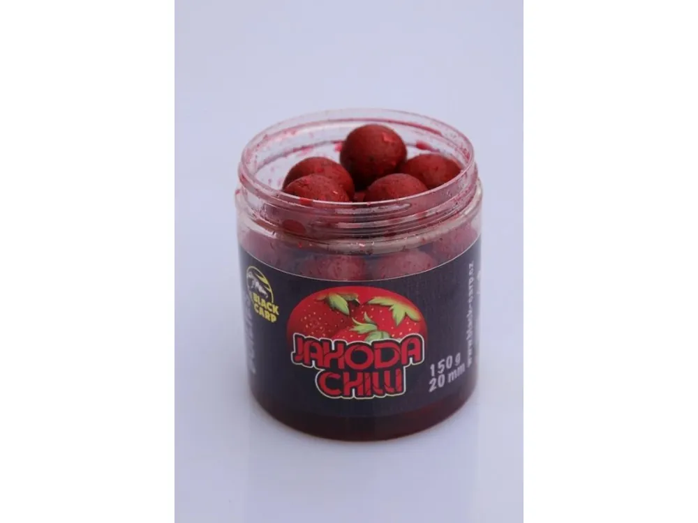 Black Carp - Dipované Boilies Jahoda - Chilli 20mm 150g Must-Have